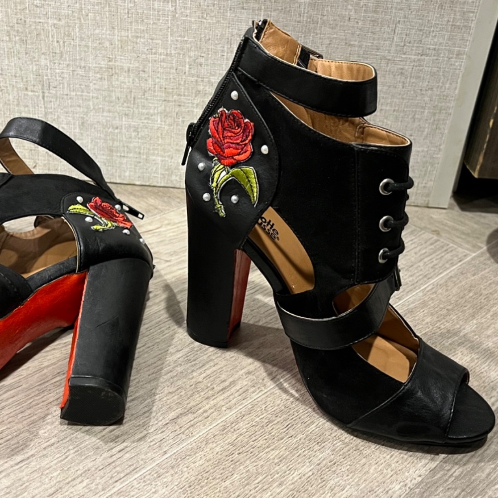 Heels - Picture 4 of 4